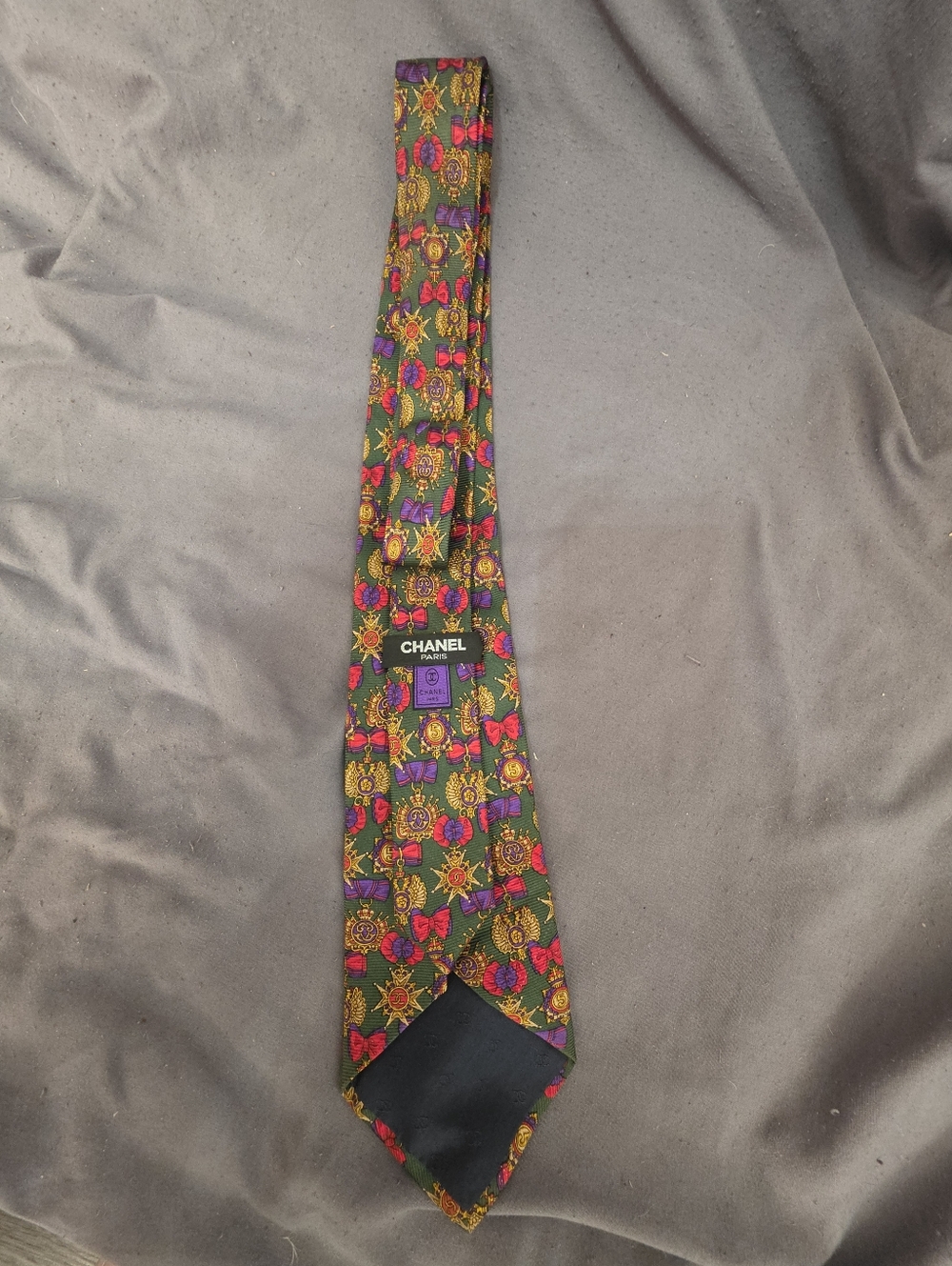 AUTHENTIC CHANEL Men’s Silk Tie in Green with Purple & Pink Medallion Print - Picture 2 of 4